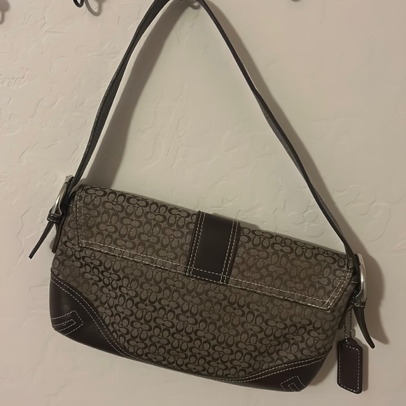 Vintage Coach shoulder bag in gently used condition - Picture 4 of 8